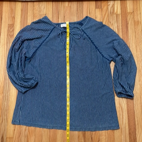 Universal Thread Striped Top - Picture 5 of 7